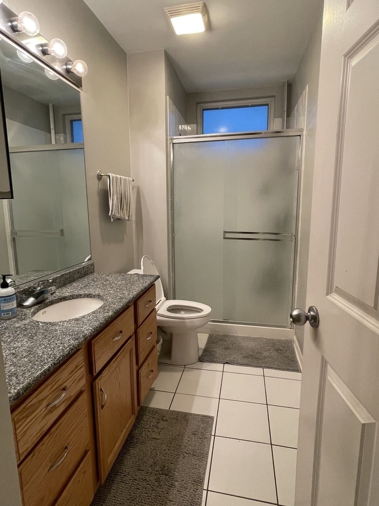 2135 N Southport Avenue - Photo 11