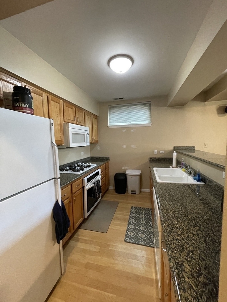 2135 N Southport Avenue - Photo 4