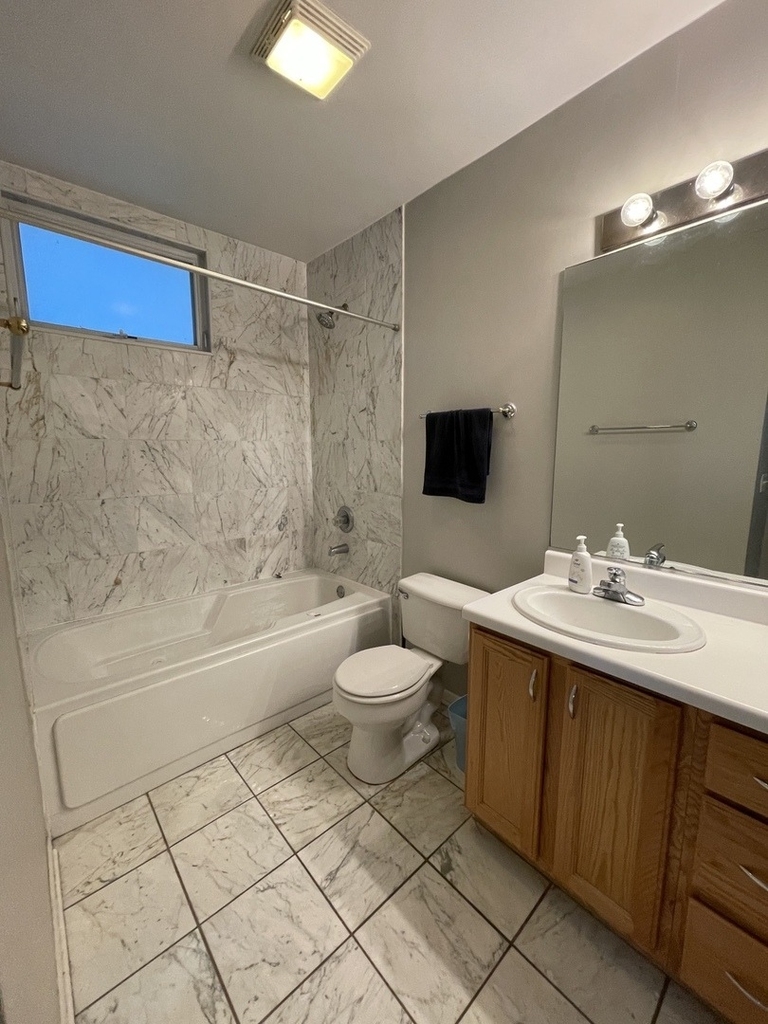 2135 N Southport Avenue - Photo 8