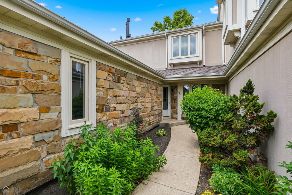 341 Redwing Drive - Photo 2
