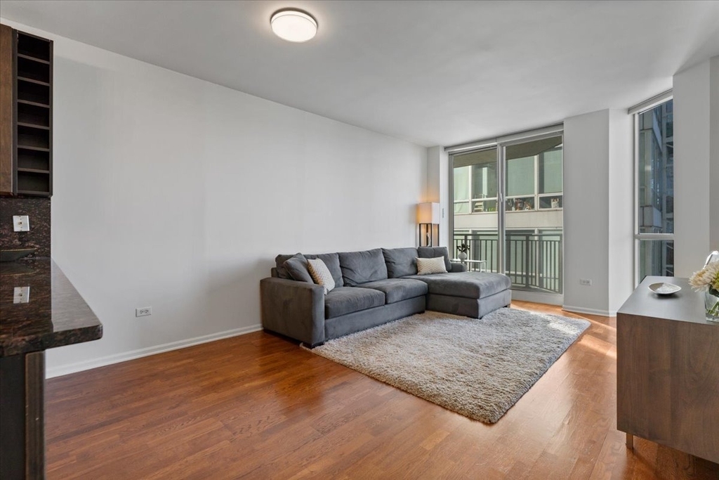 645 N Kingsbury Street - Photo 8