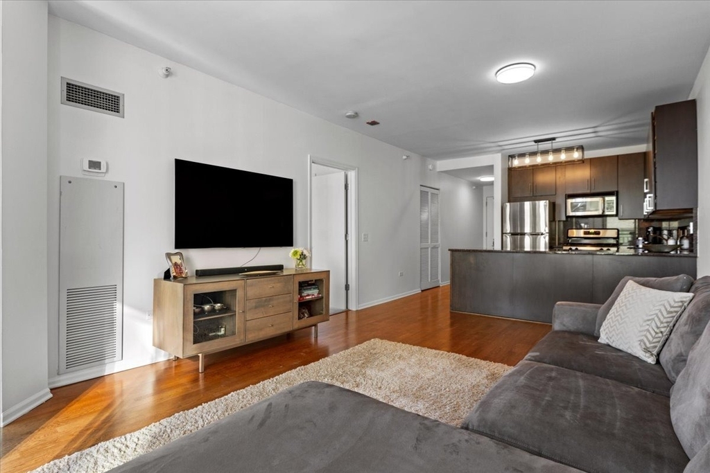 645 N Kingsbury Street - Photo 12