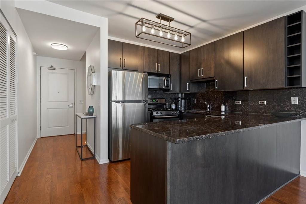 645 N Kingsbury Street - Photo 6