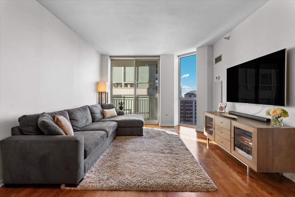 645 N Kingsbury Street - Photo 10