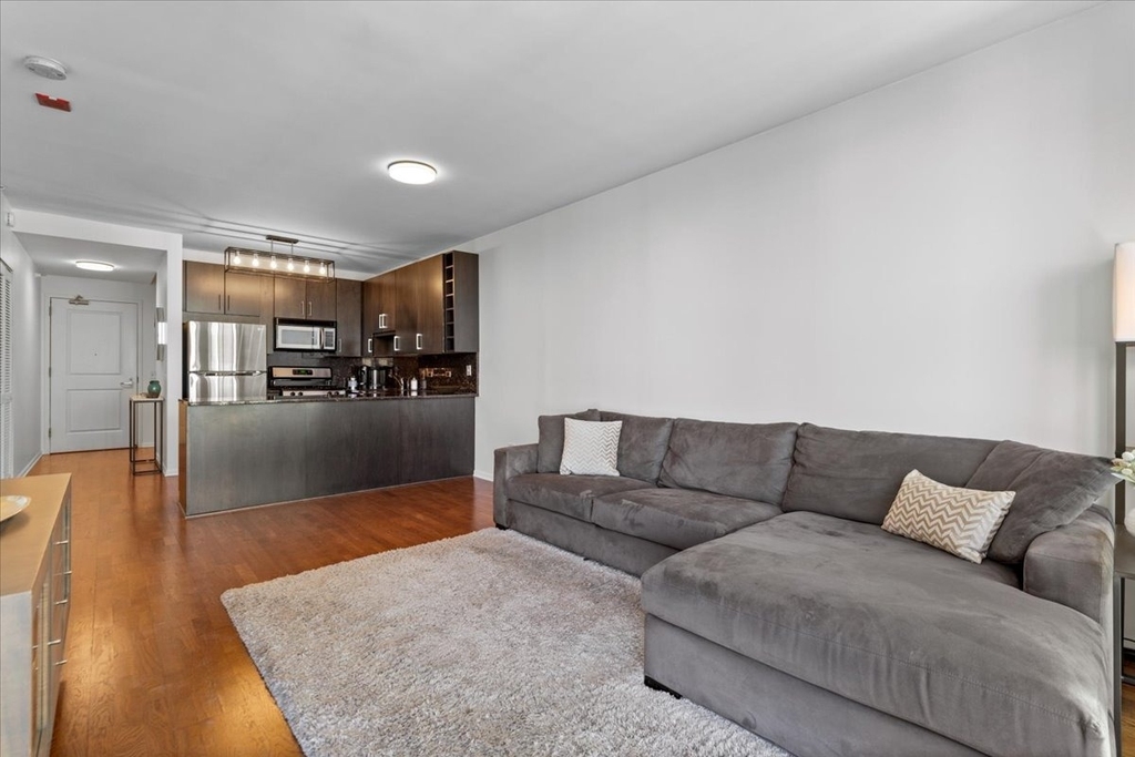 645 N Kingsbury Street - Photo 13