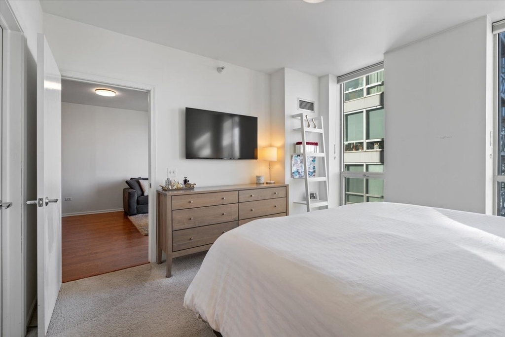 645 N Kingsbury Street - Photo 15
