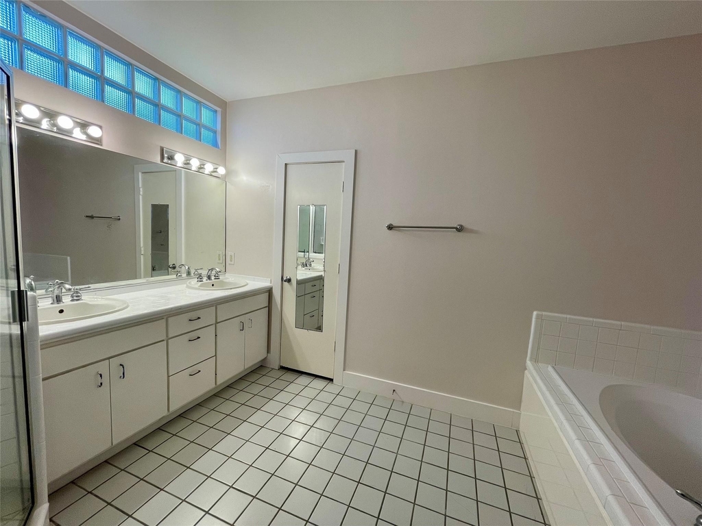 5901 Fairdale Lane - Photo 4