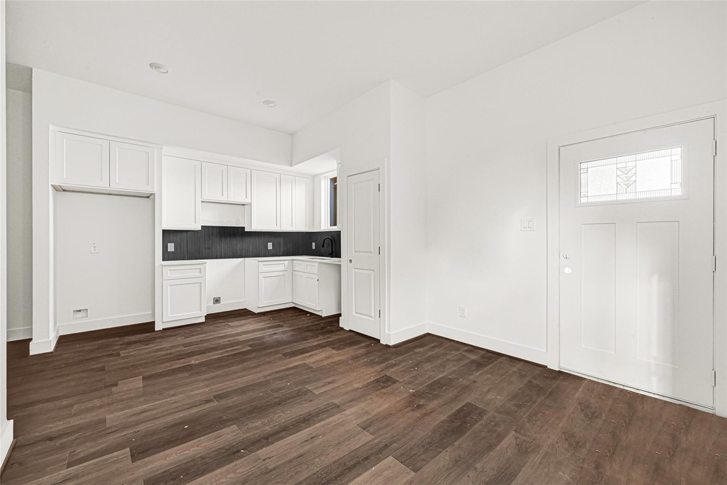 422 Clinton Park St Street - Photo 3