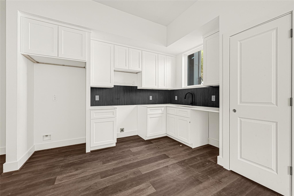 422 Clinton Park St Street - Photo 4