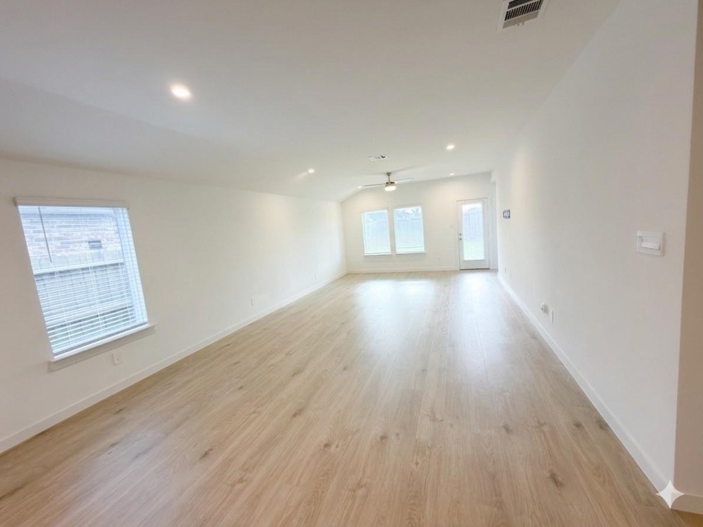 4946 Pine Haven Lane - Photo 5