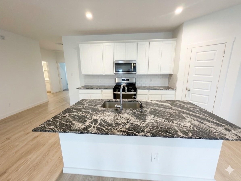 4946 Pine Haven Lane - Photo 9