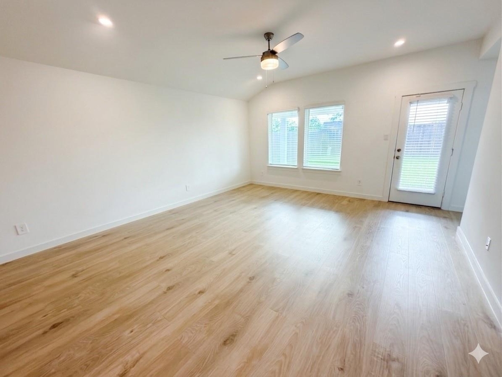 4946 Pine Haven Lane - Photo 7