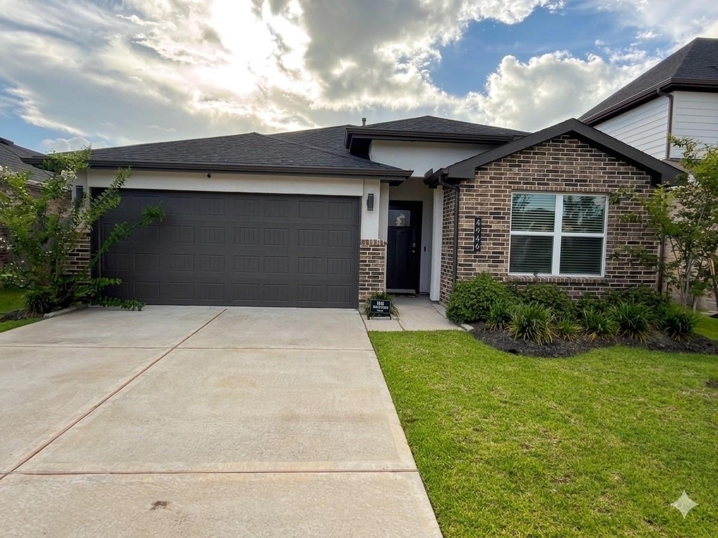 4946 Pine Haven Lane - Photo 0