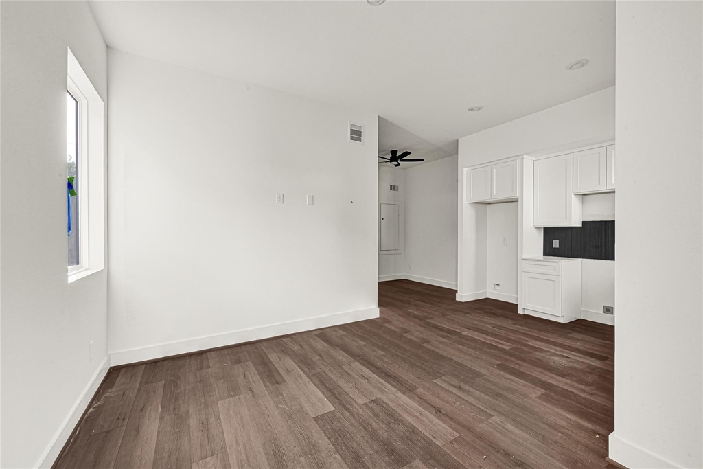 418 Clinton Park Street - Photo 2
