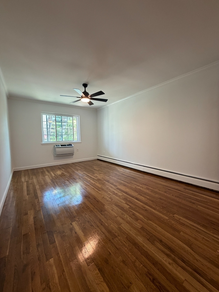  213th Street - Photo 6