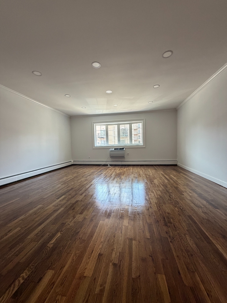  213th Street - Photo 3