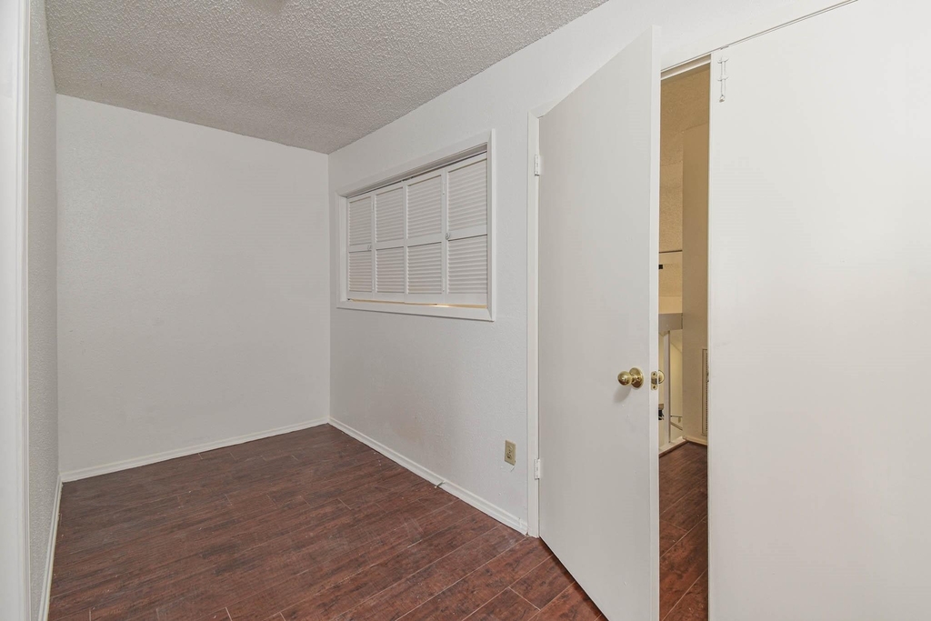 12906 Leader Street - Photo 15