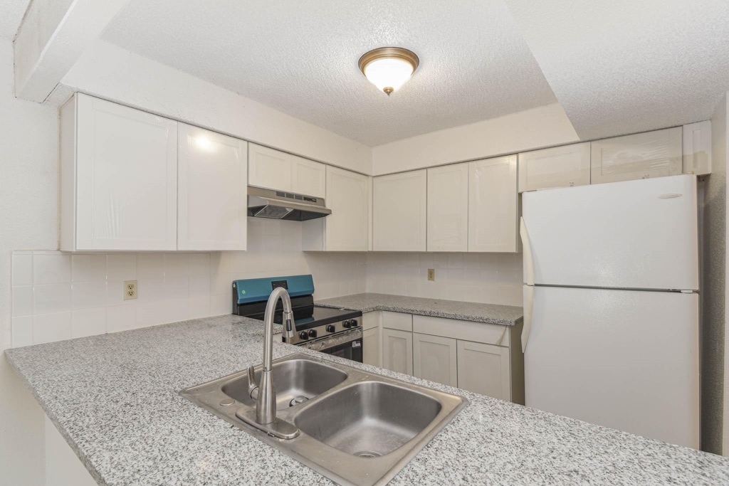 12906 Leader Street - Photo 6