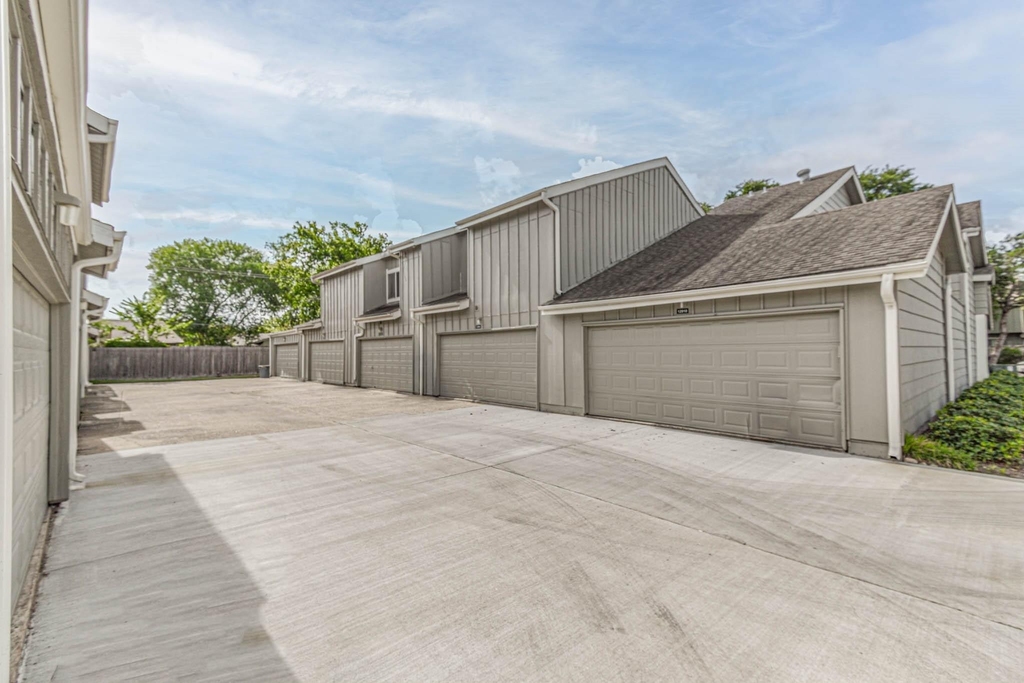 12906 Leader Street - Photo 3