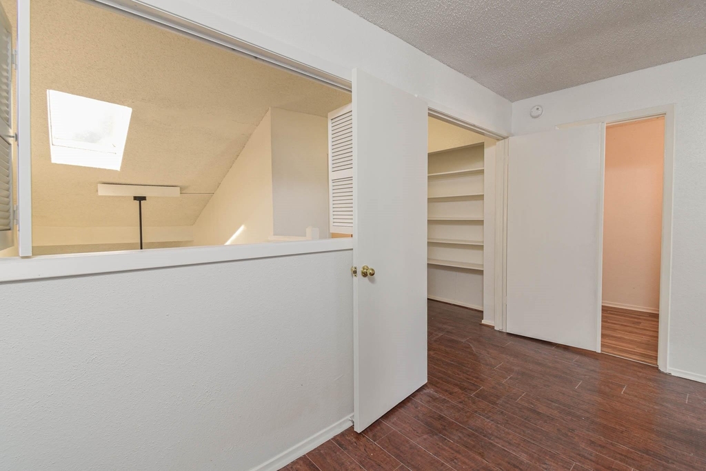 12906 Leader Street - Photo 14