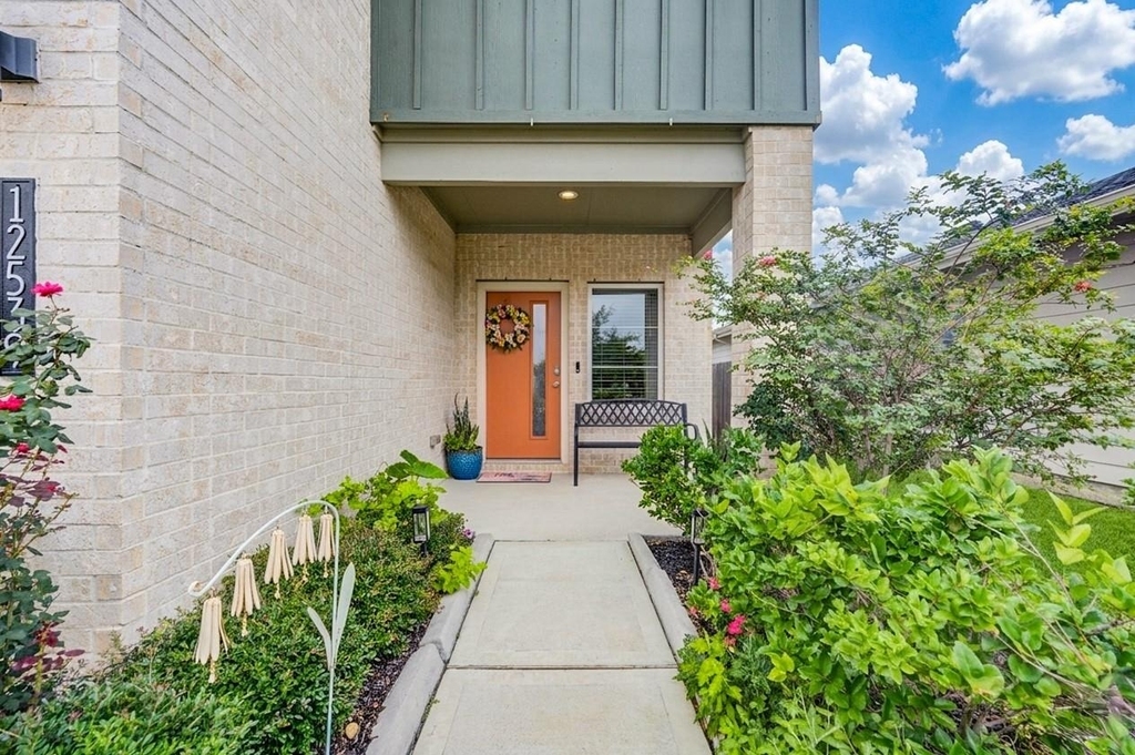 12539 Colchester Creek Court - Photo 4