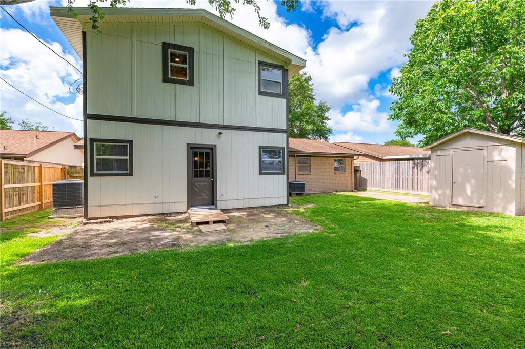2402 21st Avenue N - Photo 25