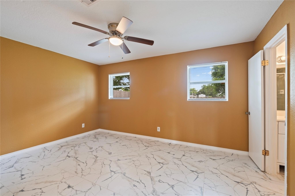 2402 21st Avenue N - Photo 21