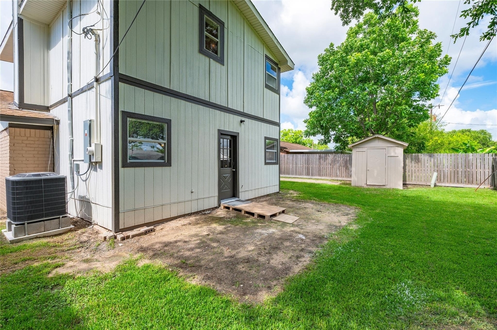2402 21st Avenue N - Photo 27