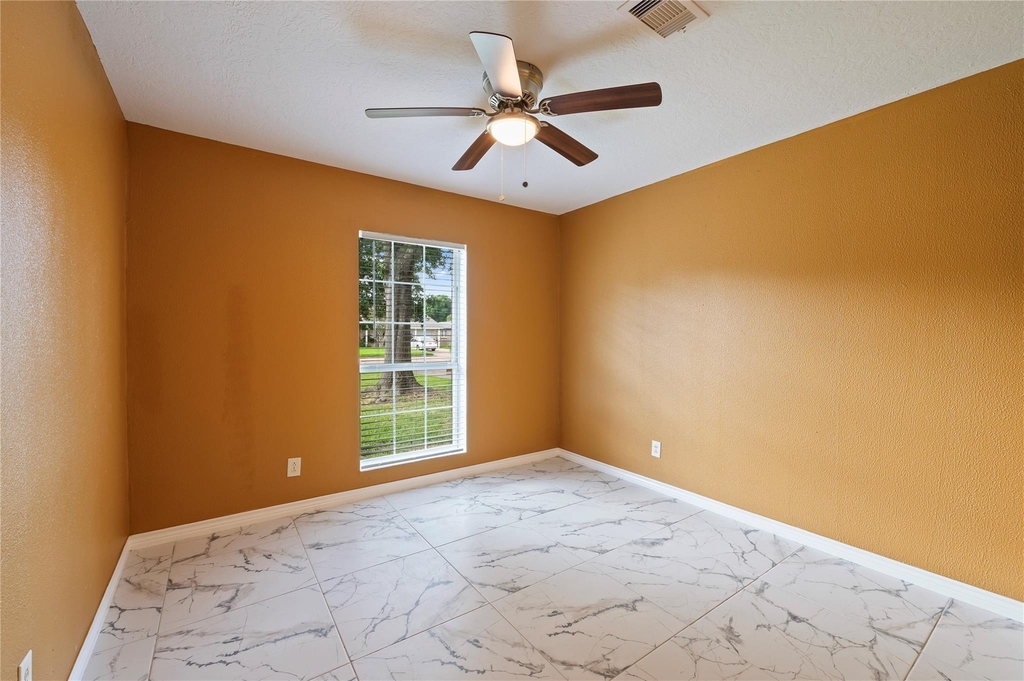 2402 21st Avenue N - Photo 18