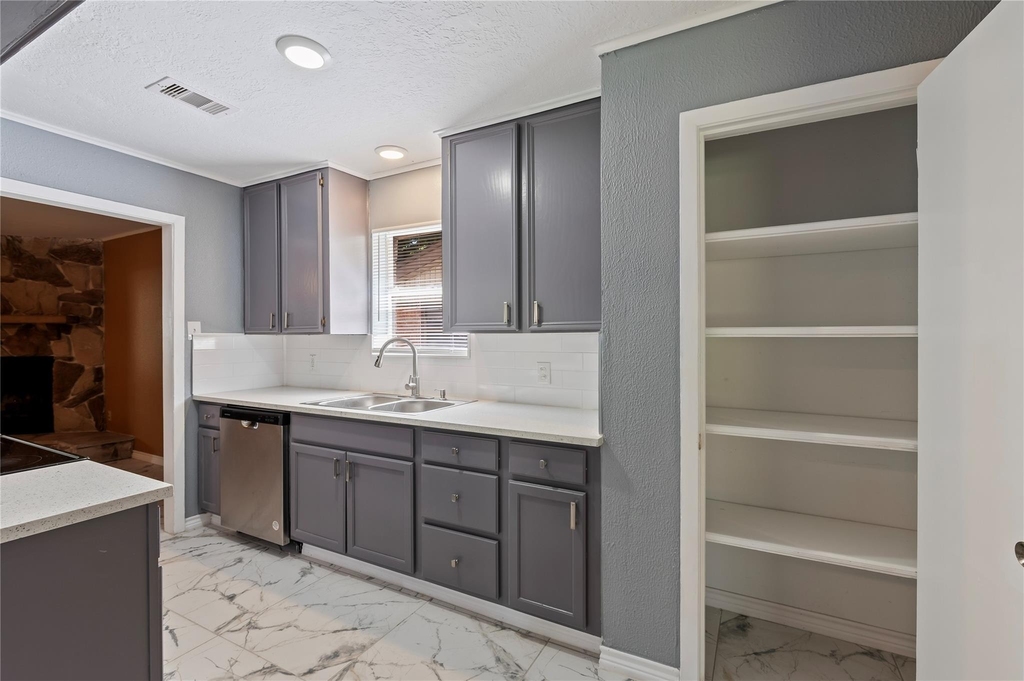 2402 21st Avenue N - Photo 6