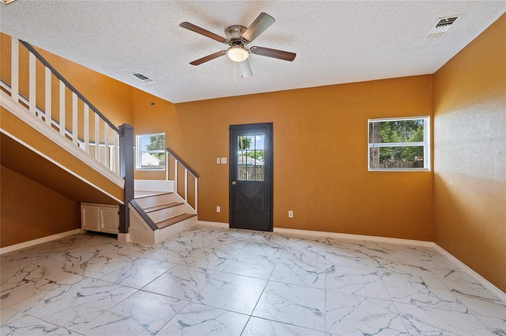 2402 21st Avenue N - Photo 11