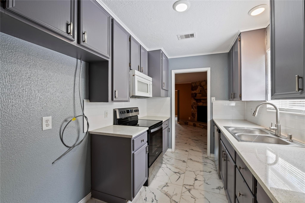2402 21st Avenue N - Photo 7