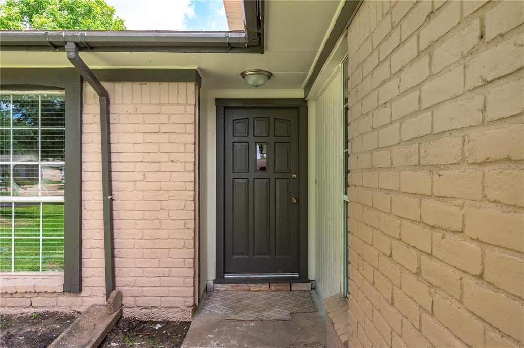 2402 21st Avenue N - Photo 3