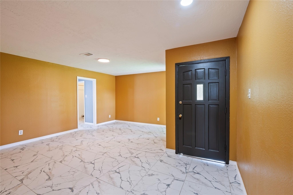 2402 21st Avenue N - Photo 4