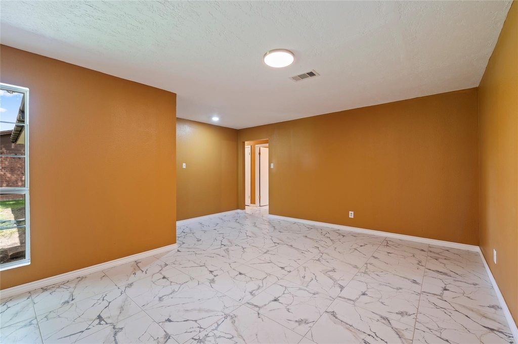 2402 21st Avenue N - Photo 5