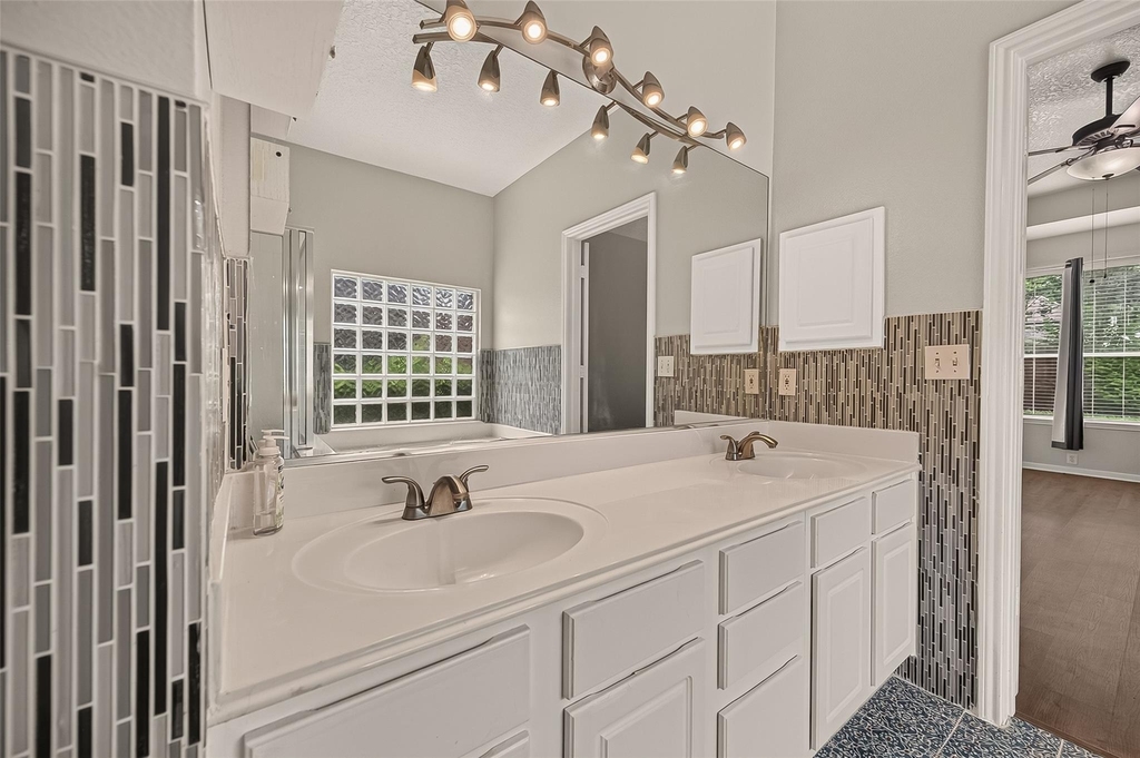 11218 Timbertree Lane - Photo 42