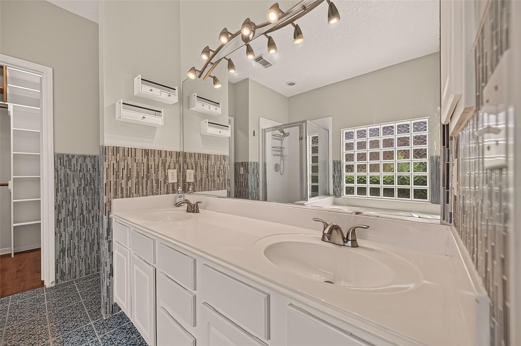 11218 Timbertree Lane - Photo 39