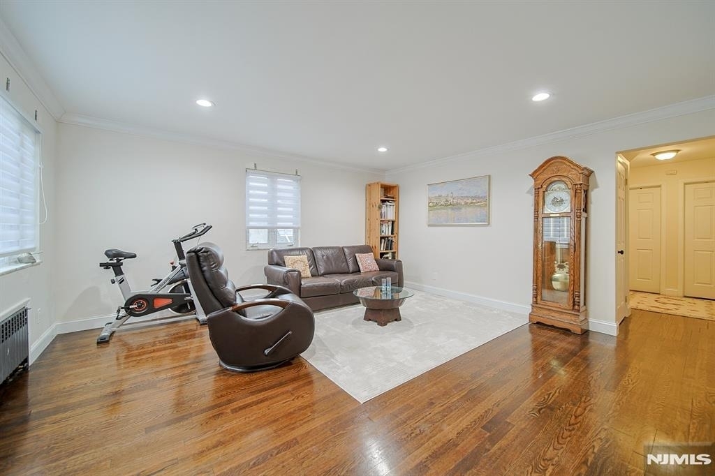 2244 Linwood - Photo 7