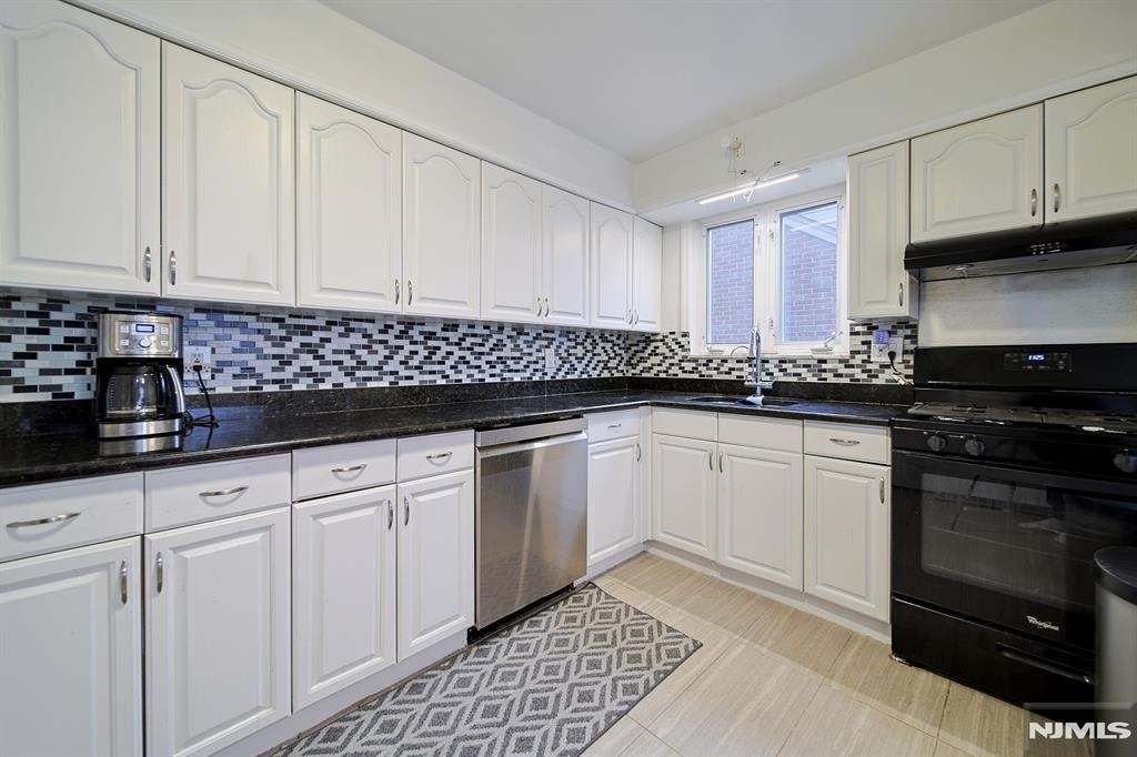 2244 Linwood - Photo 9