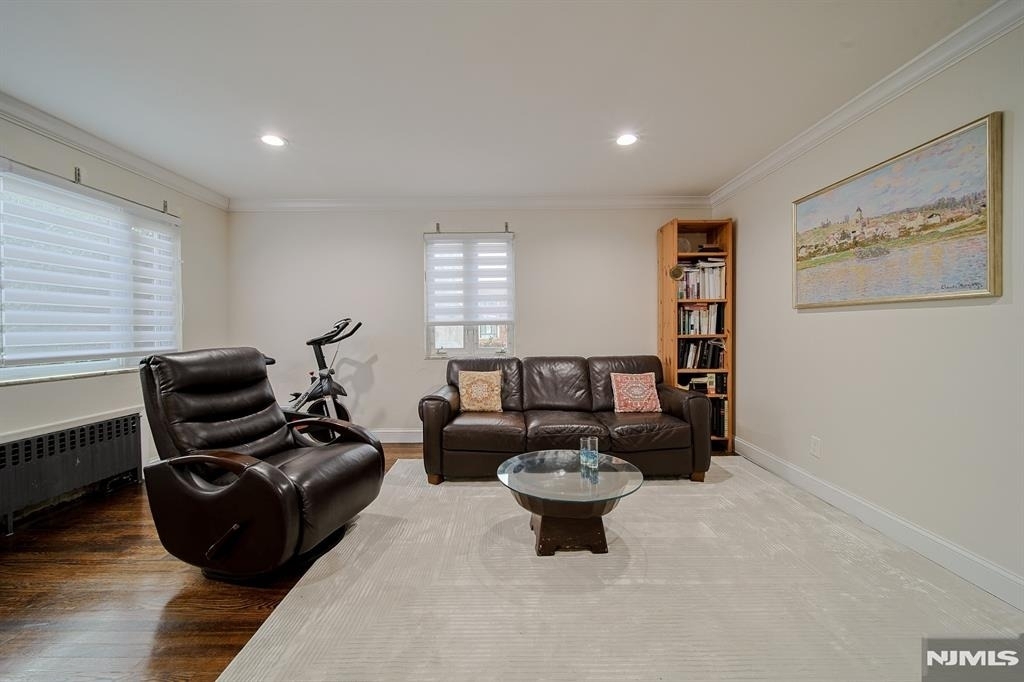 2244 Linwood - Photo 8