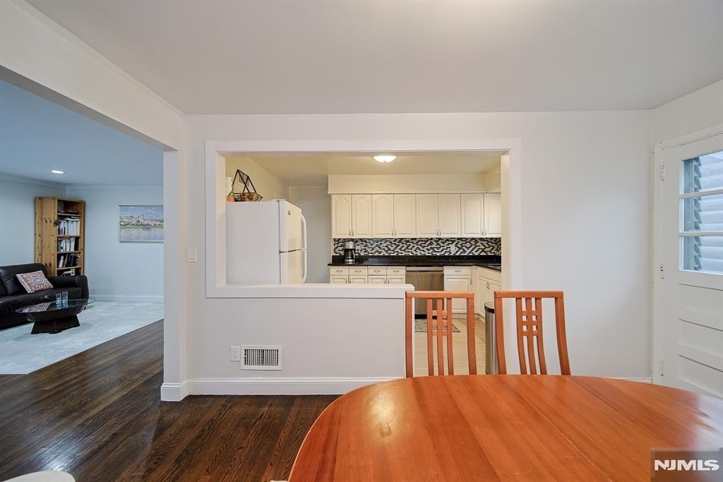 2244 Linwood - Photo 11