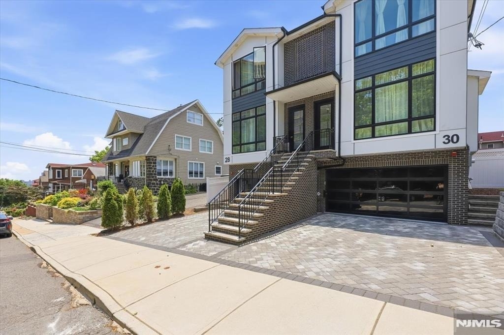 30 Lafayette - Photo 2