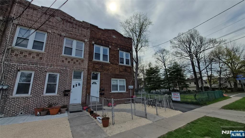 240 E Forest - Photo 15