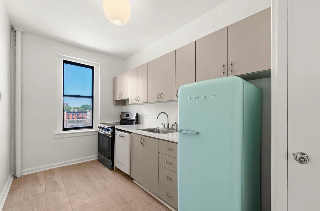 66 Avenue A - Photo 3