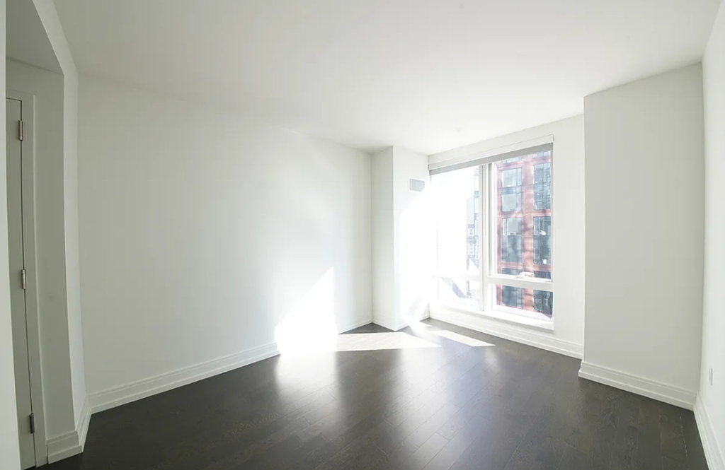 555 10th Avenue - Photo 1
