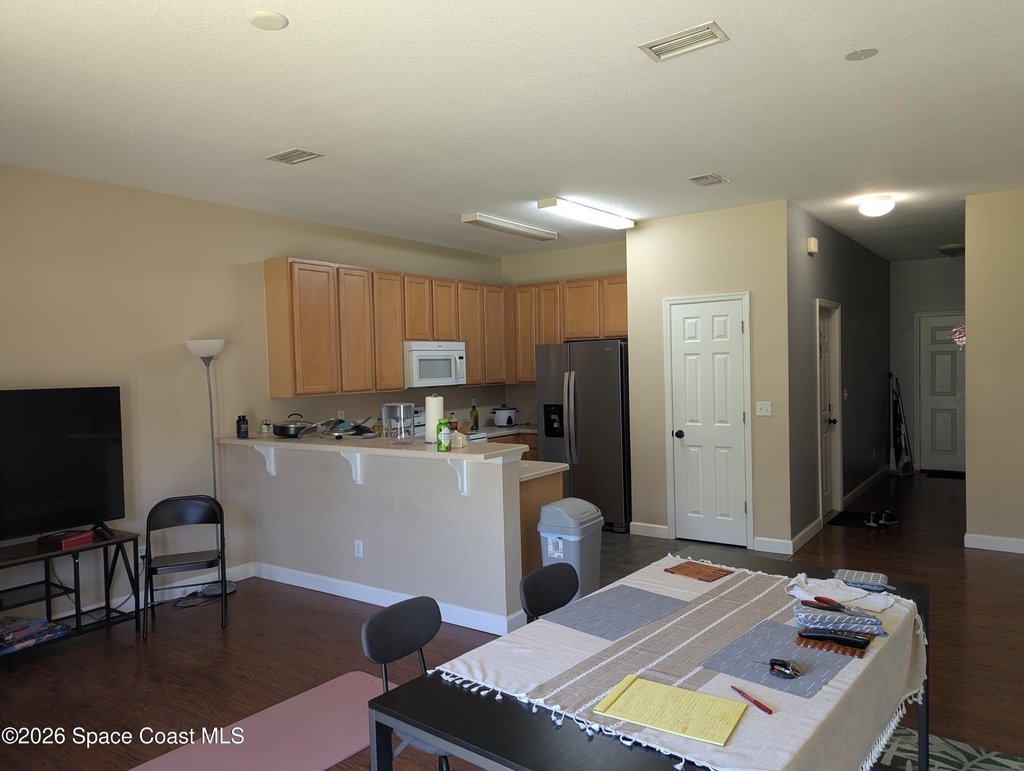 2630 Revolution Street N - Photo 5