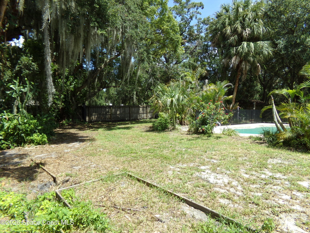 1819 Poinsetta Boulevard - Photo 13
