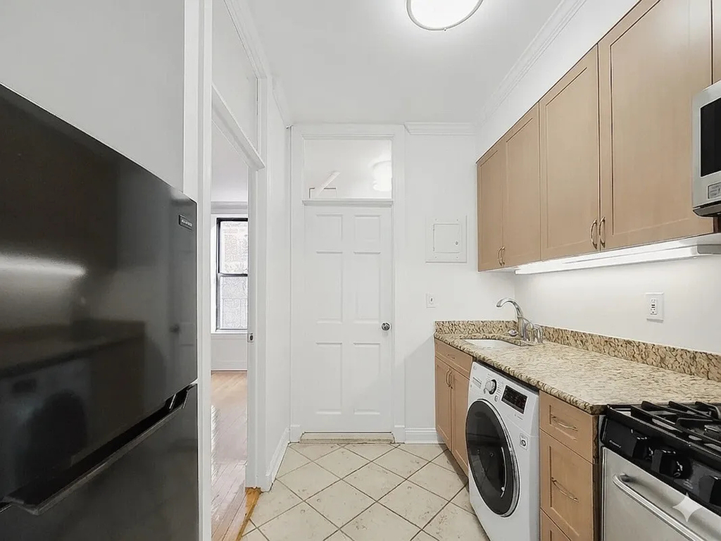 209 West 102nd Street - Photo 4