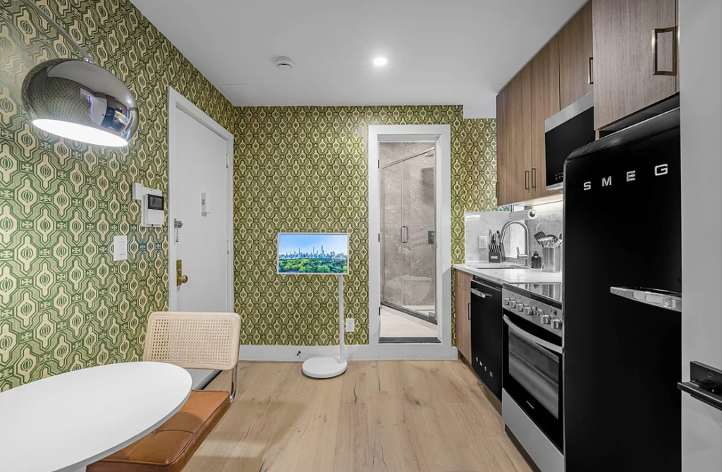 236 West 15th Street - Photo 2