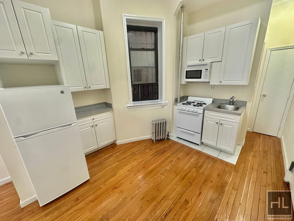 East 38 Street - Photo 0